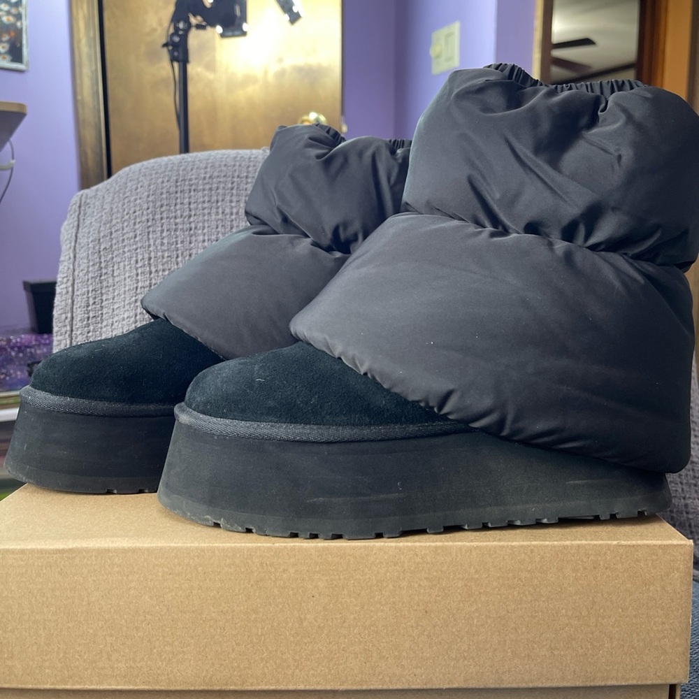 UGG CLASSIC MINI DIPPER PUFFER BLACK / BLACK PLATFORM BOOT US 6 / EU 37 / UK 4